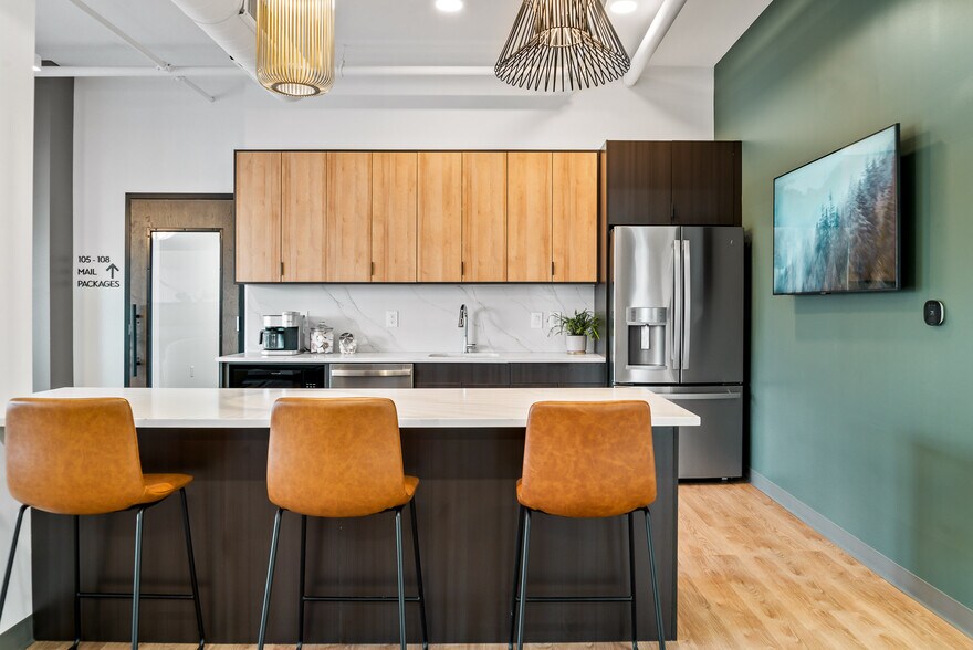 More Photos Of 27 S Squirrel Rd, Auburn Hills Coworking Space