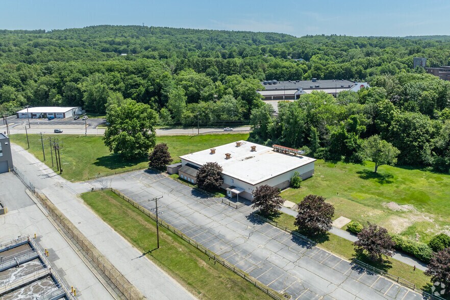 More Photos Of 39 Wauregan Rd, Killingly Flex For Sale