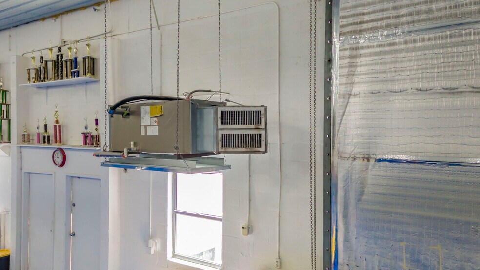 More Photos Of 1013 SE Holbrook Ct, Port Saint Lucie Warehouse For Sale