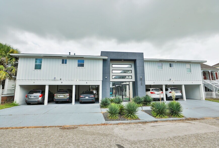 Primary Photo Of 912 Church St, Galveston Apartments For Sale