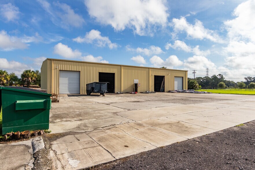 More Photos Of 6901 S 78th St, Riverview Warehouse For Lease