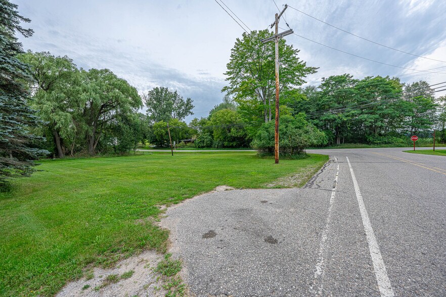 More Photos Of 300 S 2nd St, Lincoln General Retail For Sale
