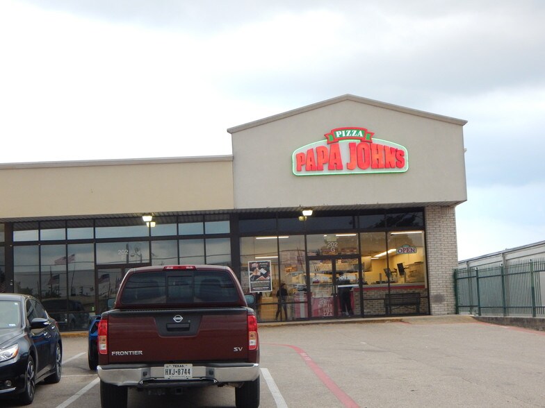 More Photos Of 202 E Veterans Memorial Blvd, Killeen Storefront Retail Office For Sale
