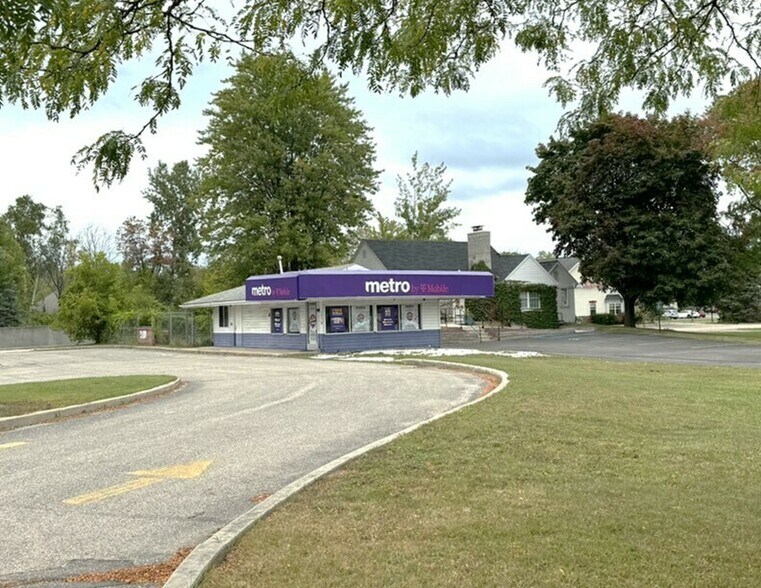 More Photos Of 1750 Gratiot Blvd, Marysville Freestanding For Lease