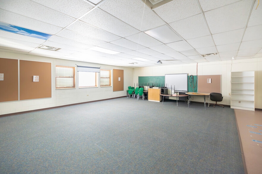 More Photos Of 202 Topaz Ave, Granby Schools For Sale