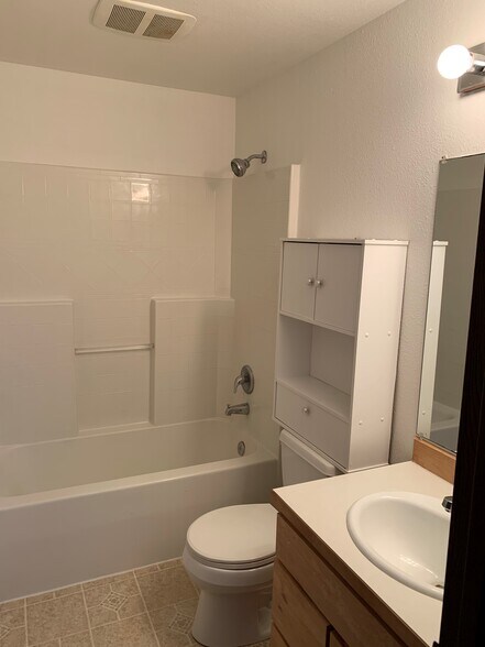 More Photos Of 19837 25th Ave NE, Shoreline Apartments For Sale