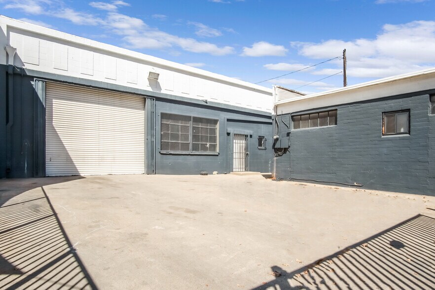 More Photos Of 14117-14123 Bessemer St, Van Nuys Warehouse For Sale