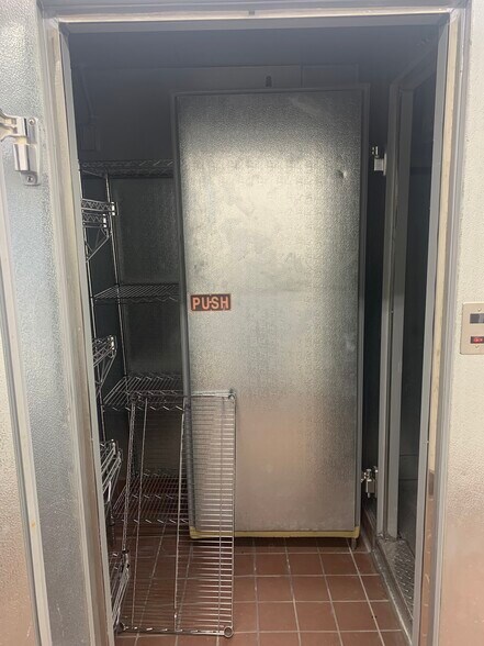 More Photos Of 1725 Spruce St, Riverside Restaurant For Lease