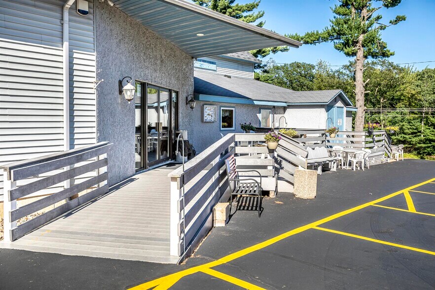 More Photos Of N9581 US Highway 12, Merrillan Restaurant For Sale