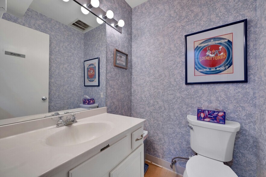 More Photos Of 27 Oak St, Stamford Medical For Lease
