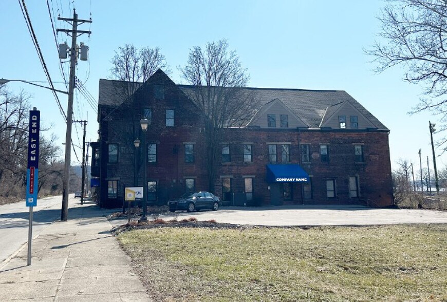 More Photos Of 2943 Riverside Dr, Cincinnati Office For Sale