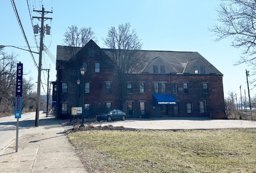 More Photos Of 2943 Riverside Dr, Cincinnati Office For Lease