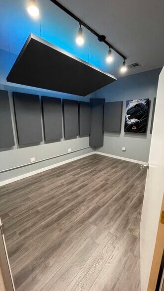 More Photos Of 11316 Burbank Blvd, North Hollywood General Retail For Sale