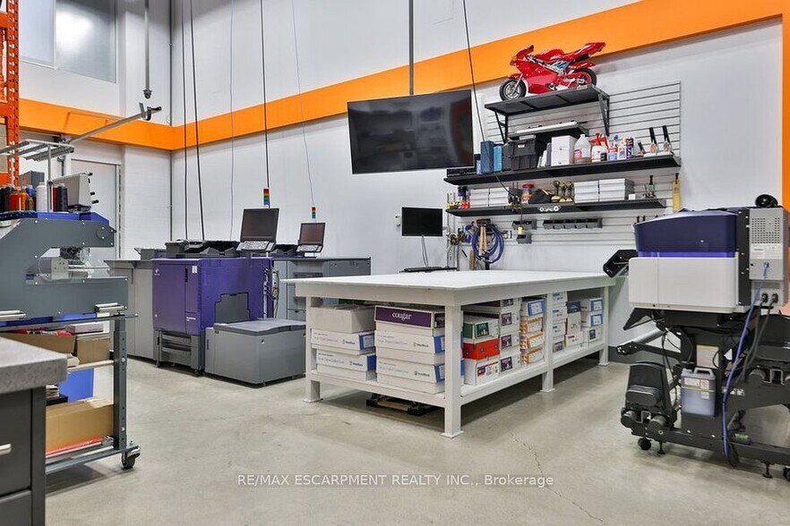 More Photos Of 1225 Queensway E, Mississauga Industrial For Sale