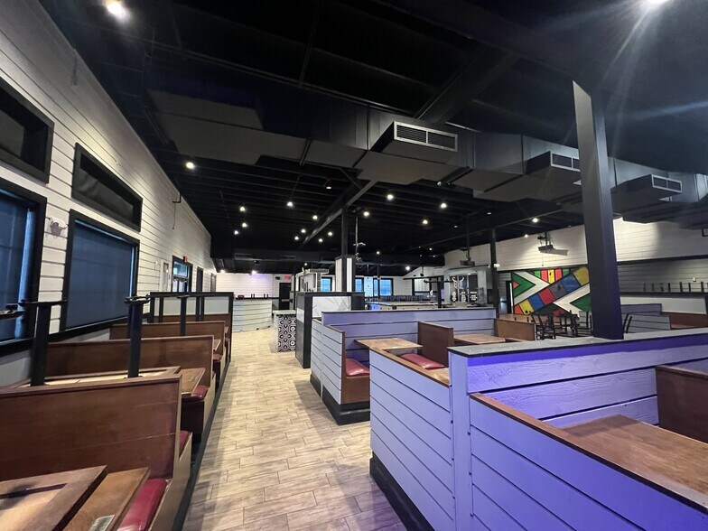 More Photos Of 530 N 47th St, Rogers Restaurant For Lease