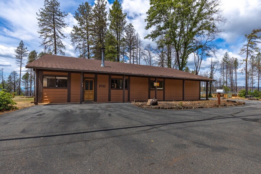 Primary Photo Of 8939-8941 Skyway, Paradise Warehouse For Sale