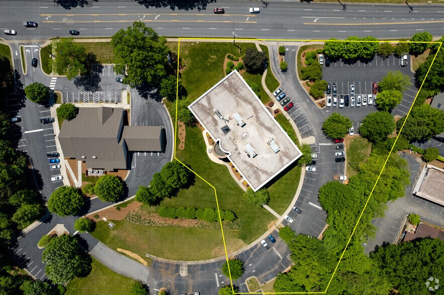 More Photos Of 204 Muirs Chapel Rd, Greensboro Office For Lease