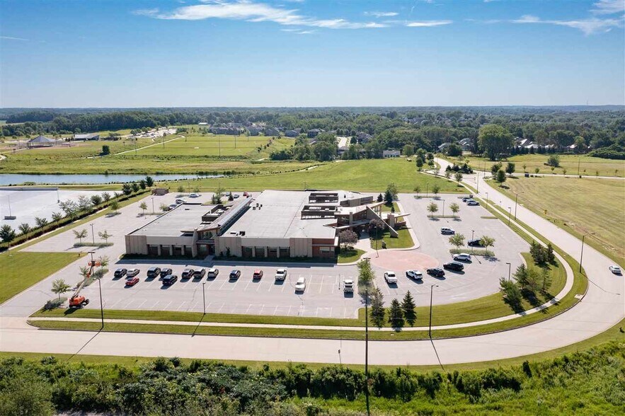 More Photos Of 3273 Ridgeway Dr, Coralville Office For Lease