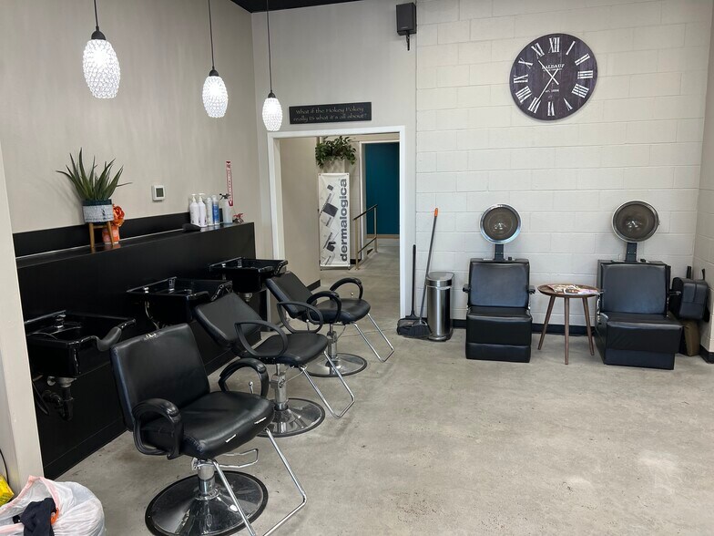 More Photos Of 20 NW 2nd St, Gresham Storefront Retail Office For Sale