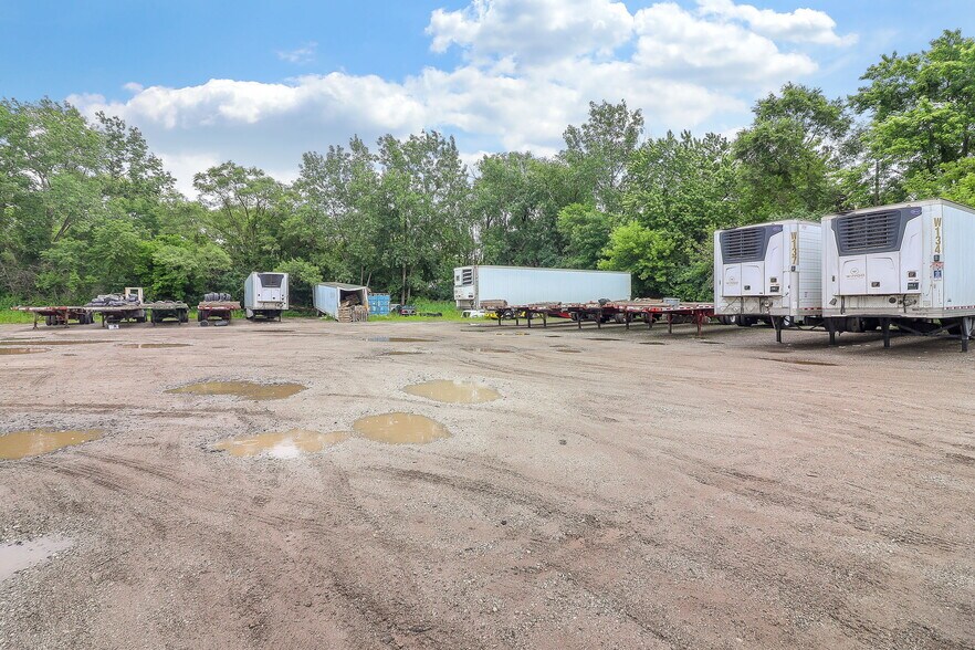 More Photos Of 17735 Chappel Ave, Lansing Industrial For Sale