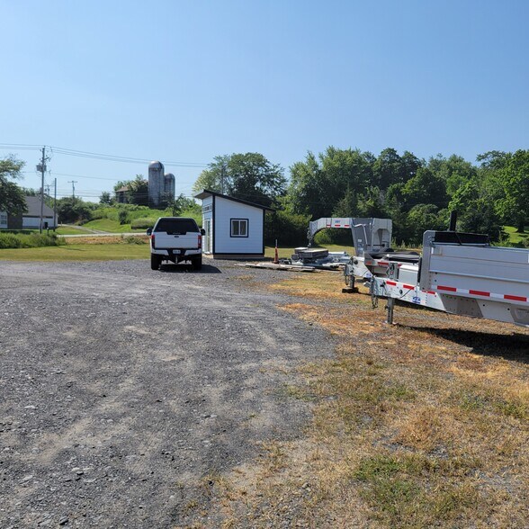 More Photos Of 907 Pulaski Hwy, Goshen Service For Lease