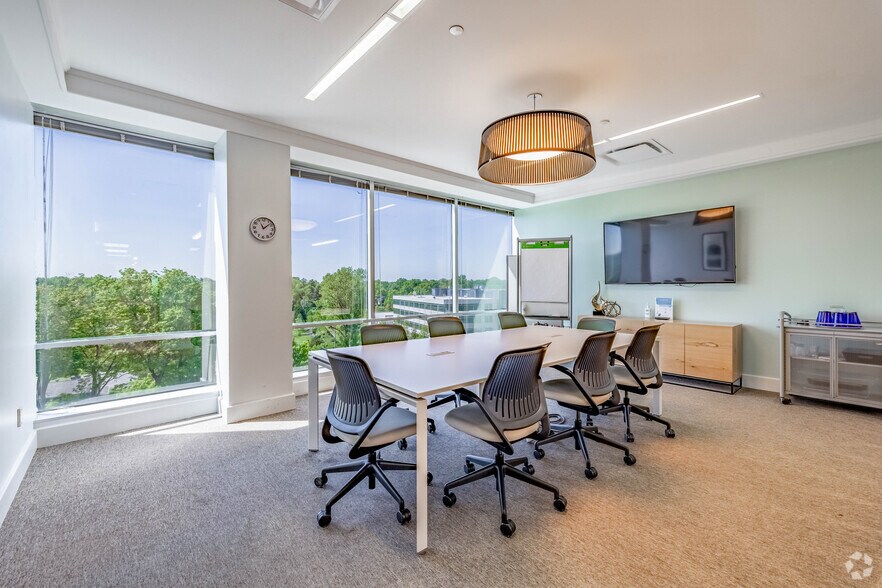 More Photos Of 8044 Montgomery Rd, Cincinnati Coworking Space