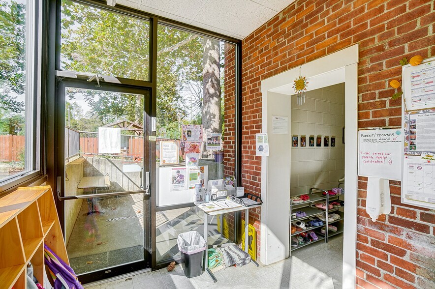 More Photos Of 800 Livermore St, Yellow Springs Research And Development For Sale