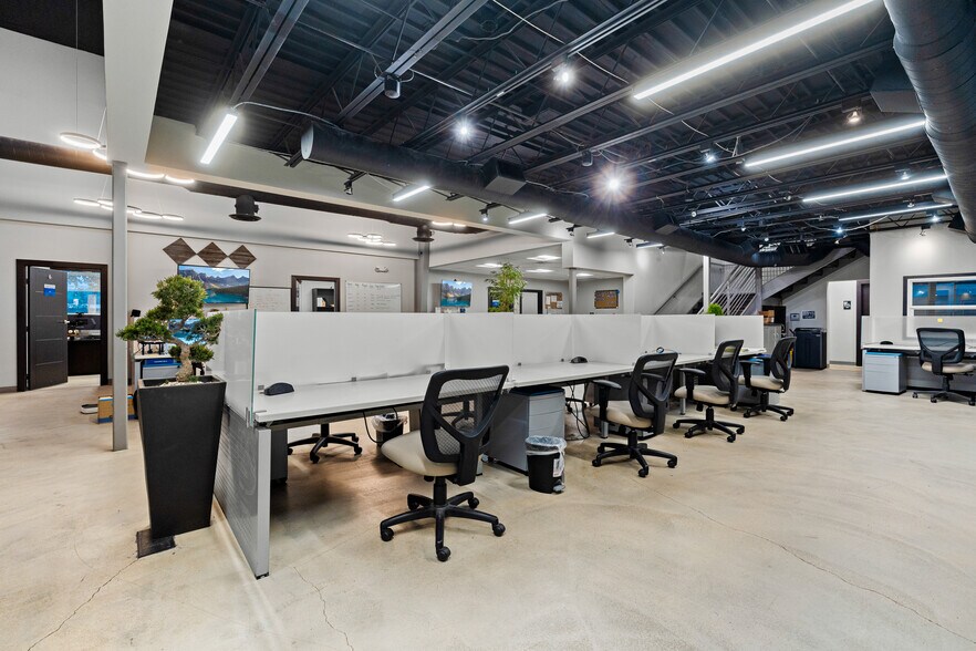 More Photos Of 7710 W IH-10, San Antonio Office For Sale