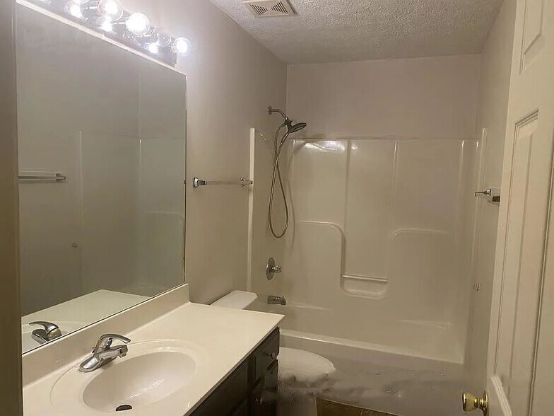 More Photos Of 400 Dabney Dr, Lexington Apartments For Sale