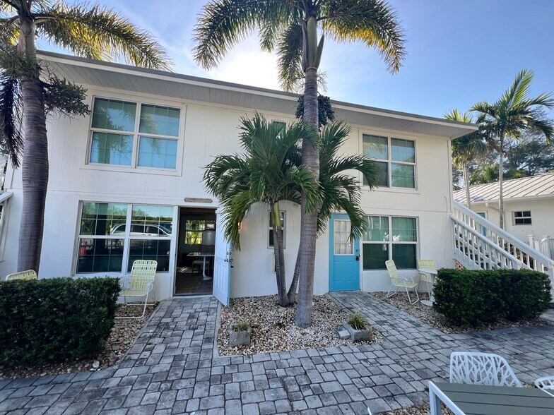 More Photos Of 2502 Tamarind Dr, Hutchinson Island Hotel For Sale