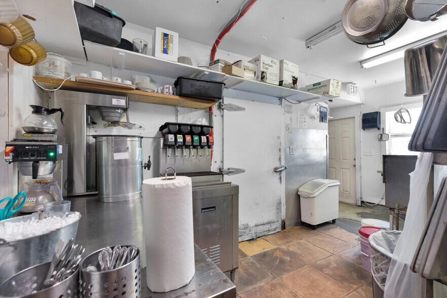 More Photos Of 81901 Overseas Hwy, Islamorada Restaurant For Sale