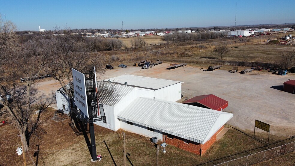 More Photos Of 1202 Cherokee St, Lindsay Auto Repair For Sale