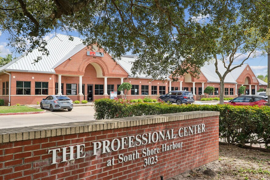 Primary Photo Of 3023 Marina Bay Dr, League City Medical For Lease