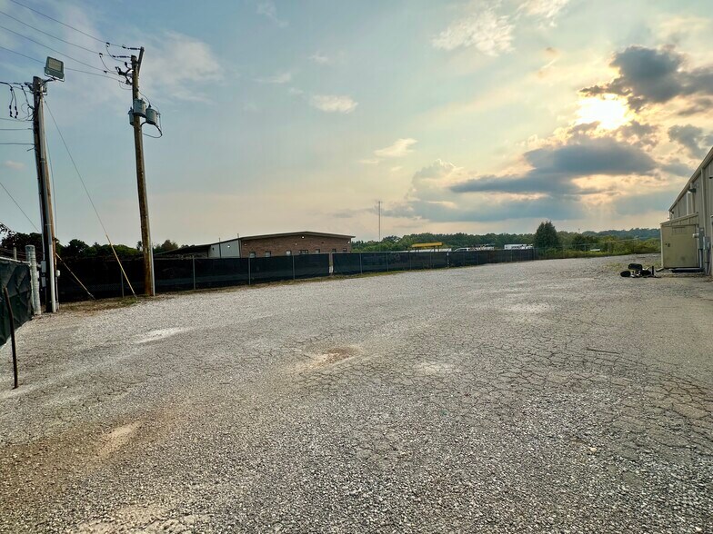 More Photos Of 315 Transport Dr, Cookeville Warehouse For Lease