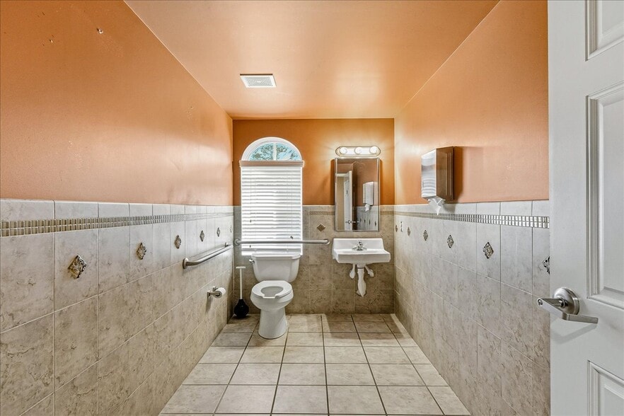 More Photos Of 8043 Spyglass Hill Rd, Melbourne Medical For Lease