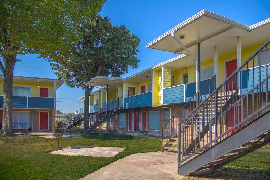 More Photos Of 8311 Winkler Rd, Houston Apartments For Sale