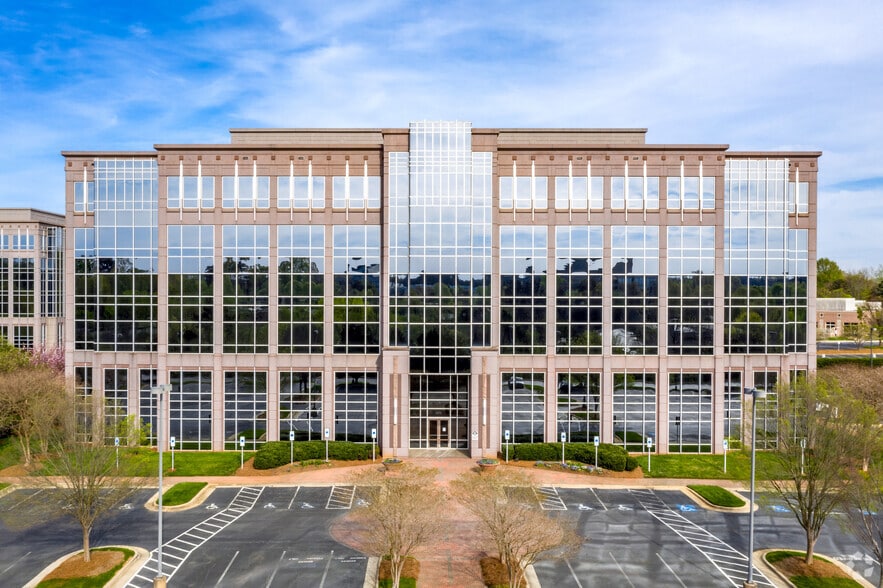 More Photos Of 2550 W Tyvola Rd, Charlotte Unknown For Lease