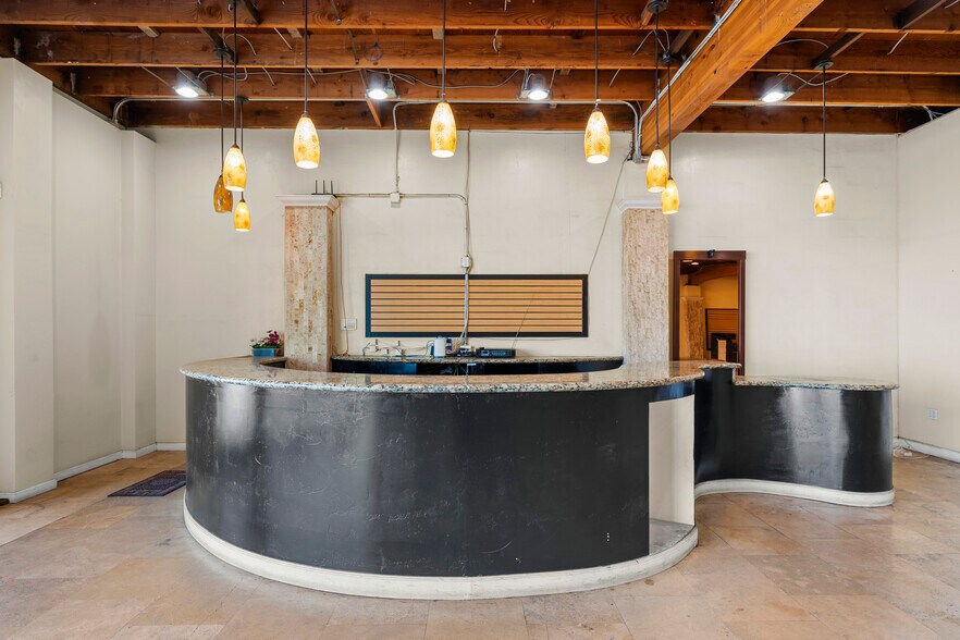 More Photos Of 7865 Balboa Ave, San Diego Freestanding For Lease