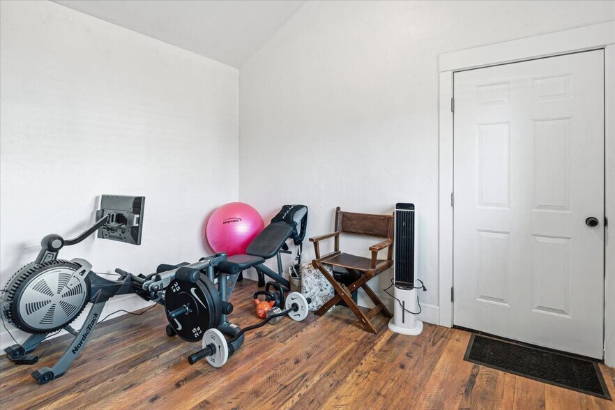 More Photos Of 736 SW 10th St, Redmond Office For Sale