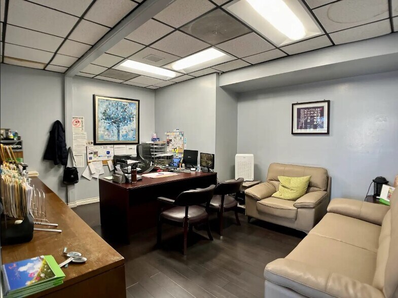 More Photos Of 3530 W Olympic Blvd, Los Angeles Storefront Retail Office For Lease