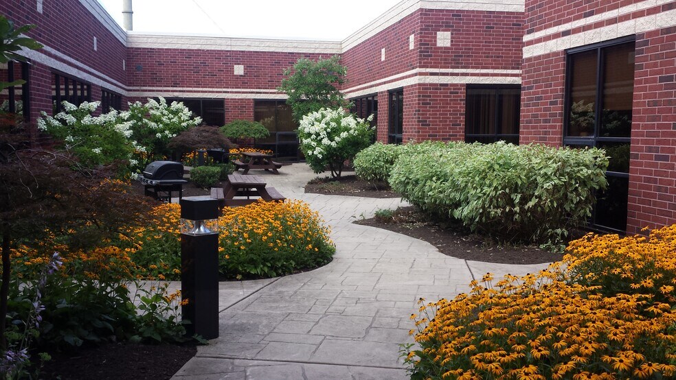 More Photos Of 4670 Richmond Rd, Warrensville Heights General Retail For Lease