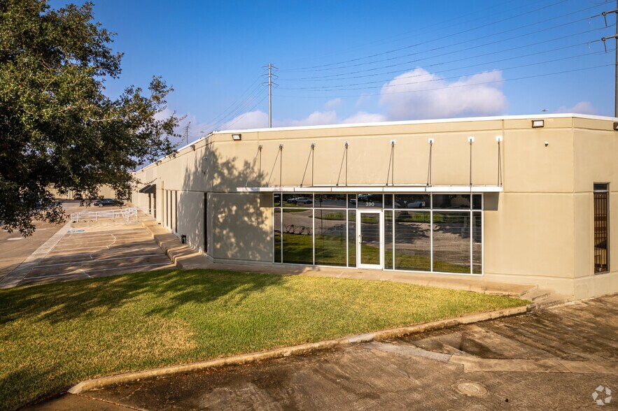 More Photos Of 9000 Hempstead Rd, Houston Unknown For Sale