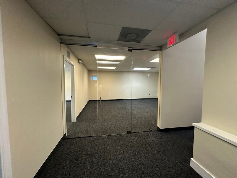 More Photos Of 1936 Hollywood Blvd, Hollywood Storefront Retail Office For Lease
