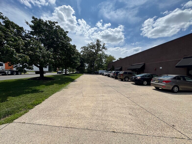 More Photos Of 601 Heron Dr, Logan Township Flex For Lease