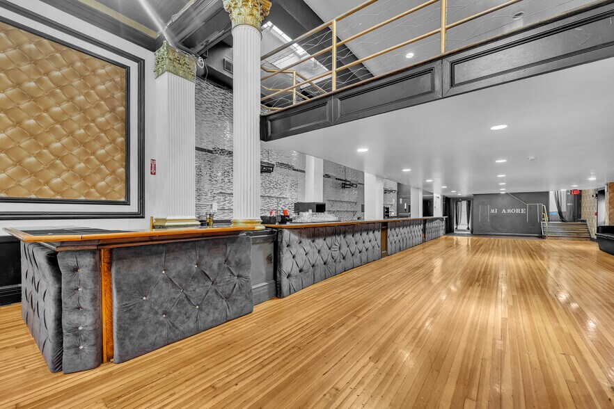 More Photos Of 518 N Charles St, Baltimore Storefront Retail Office For Lease