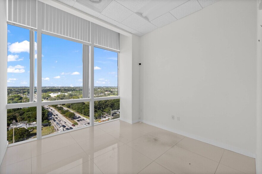 More Photos Of 20200 W dixie Hwy, Aventura Medical For Sale