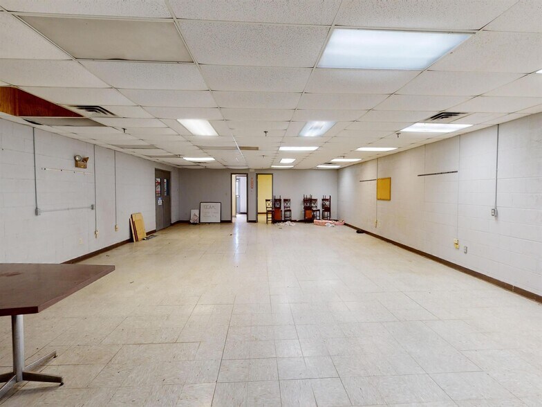 More Photos Of 103 Red Bridge Rd, De Queen Warehouse For Sale