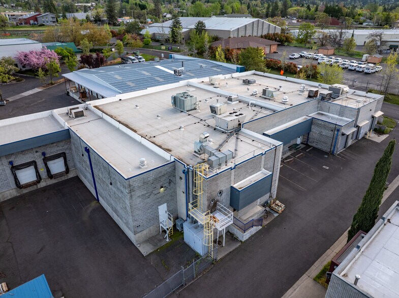 More Photos Of 710 Jefferson Ave, Ashland Light Manufacturing For Lease