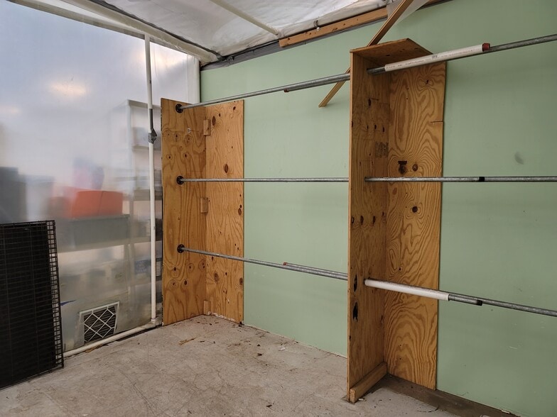 More Photos Of 362 Industrial Park Rd, Middletown Warehouse For Sale