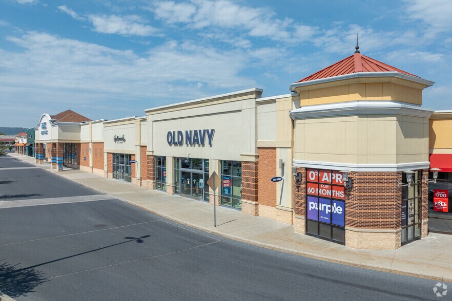 More Photos Of Carlisle Pike @ NWC Carlisle Pike (US Rte 11) & Lam, Mechanicsburg Unknown For Lease